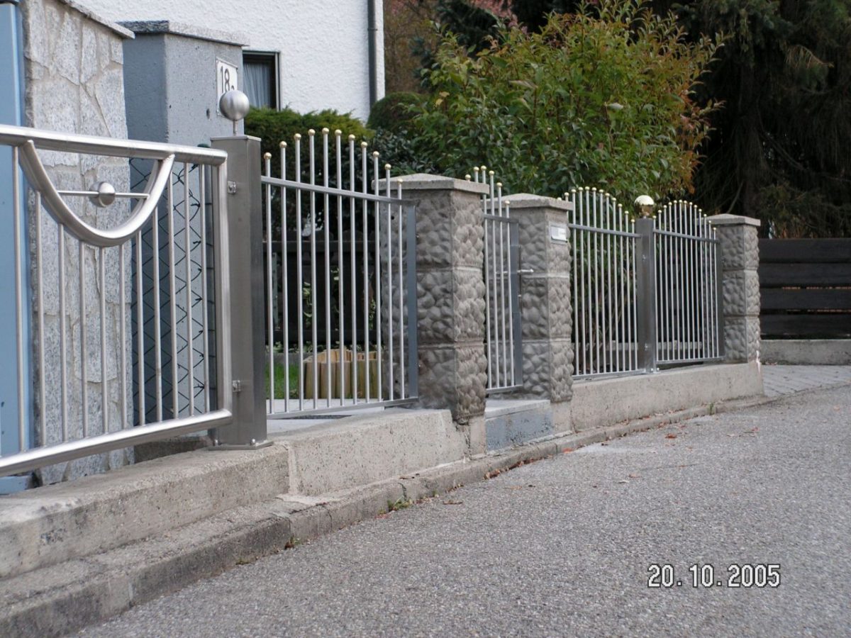 Aluminiumzaun mit Granitpalisade – Herdzin Design & Konstruktion